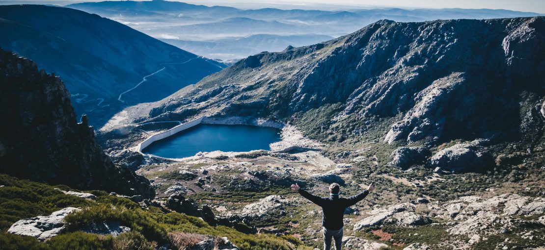 Un paysage de montagne parfait pour la randonnée